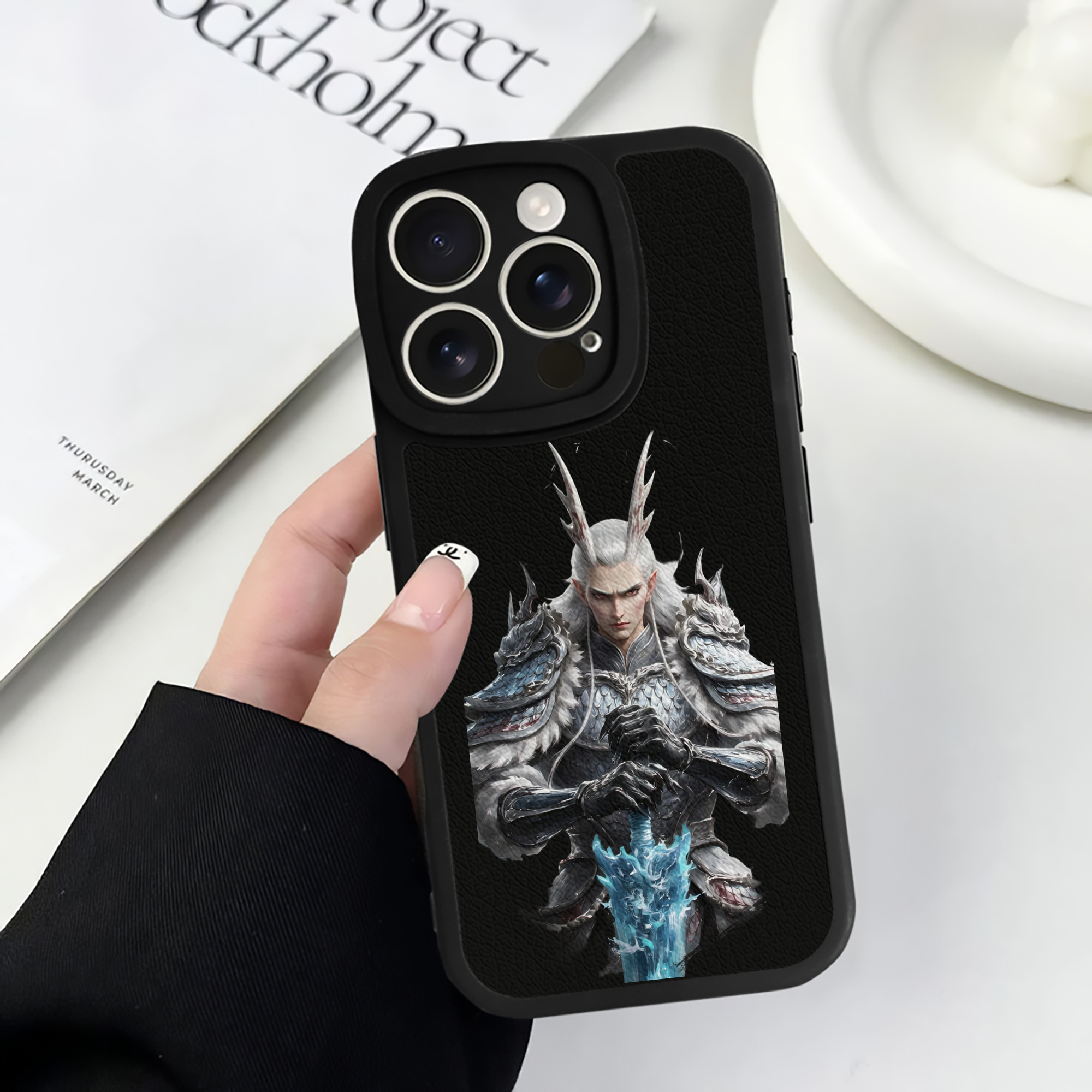 （画像用） Ne Zha 2 ナタ 魔童の大暴れ 【iPhone 16シリーズ対応】シリコンスマホケース（レザー調） 材質：シリコン